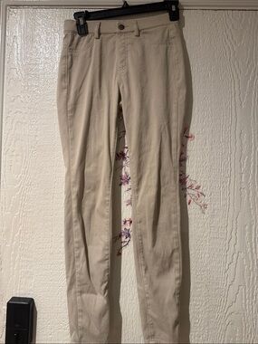 Uniqlo Women's Slim Chinos in Light Beige
